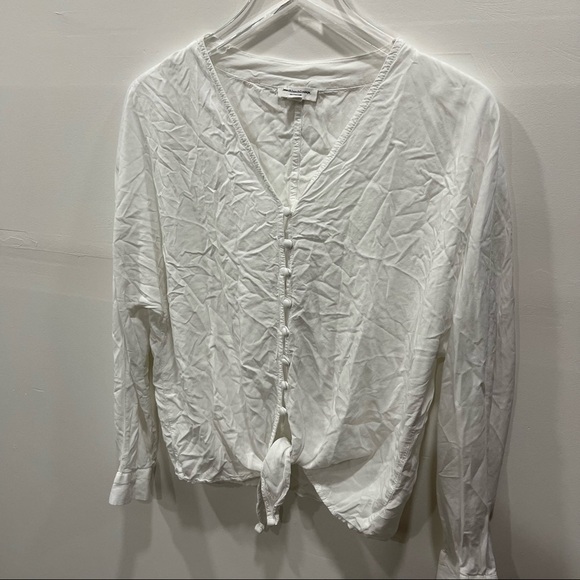 BeachLunchLounge Knotted Hem Top White Button Front Dolman Sleeve White Chic M - Picture 6 of 12